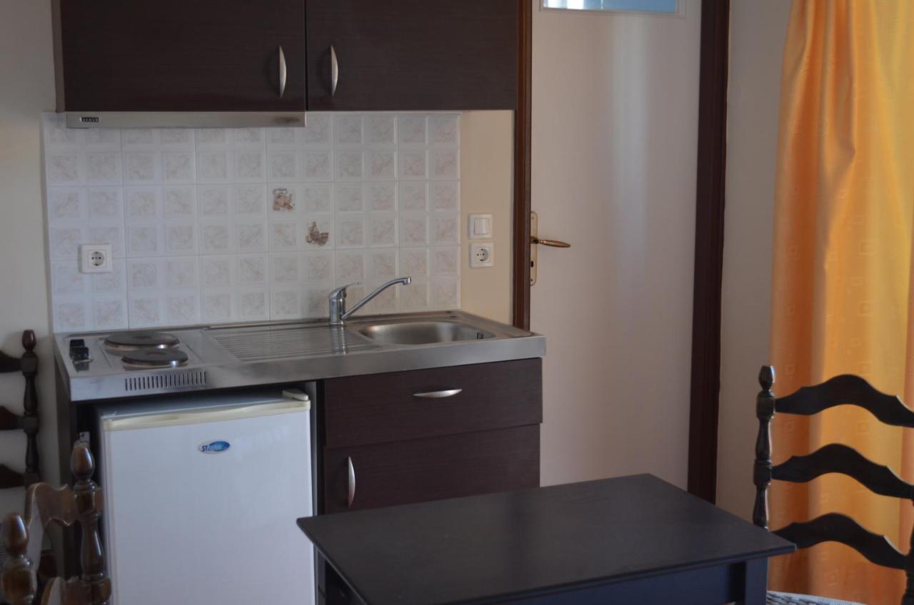 Palatino Studios Loutra Edipsou  Extérieur photo
