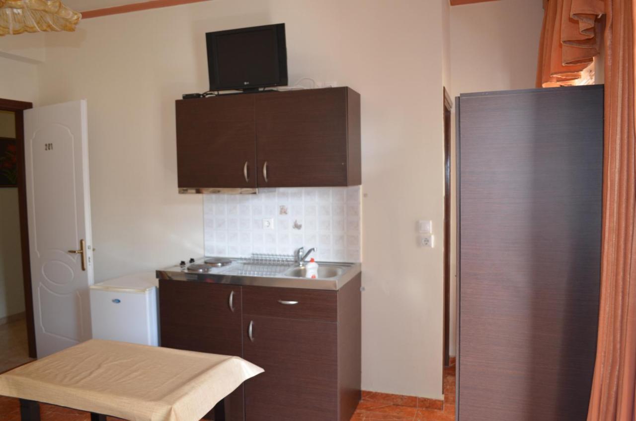 Palatino Studios Loutra Edipsou  Extérieur photo